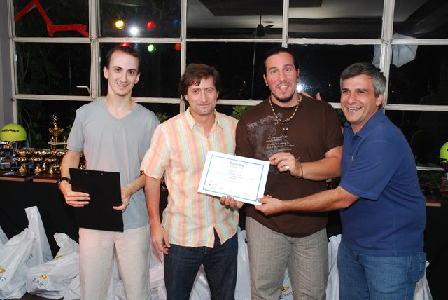 003. Distinciones - Alejandro Rezza - Recibieron Sanfilippo, Ferretti y Flebus.JPG